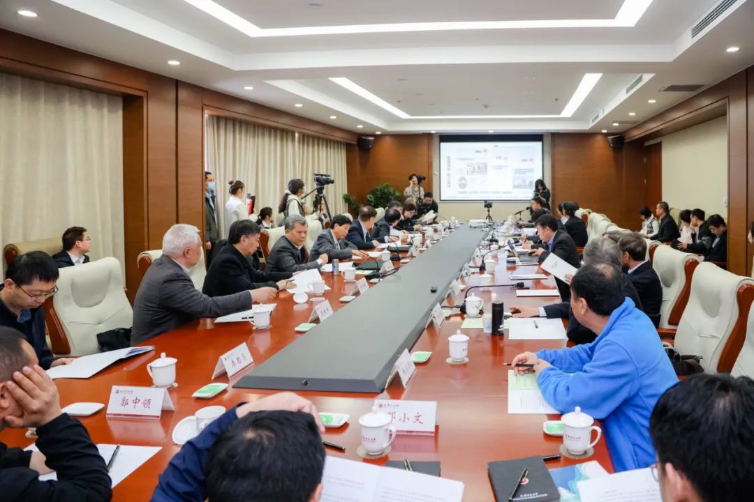 https://www.tjnu.edu.cn/__local/B/6A/7C/CF32D0FA729D4F789FD47094D67_A26250FD_1C8FF.jpg https://www.tjnu.edu.cn/__local/B/6A/7C/CF32D0FA729D4F789FD47094D67_A26250FD_1C8FF.jpg